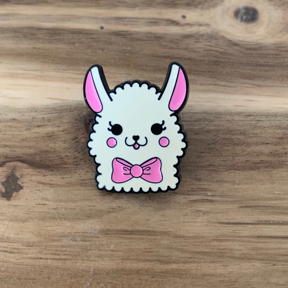 Loungefly llama enamel pin badge brooch NWOT